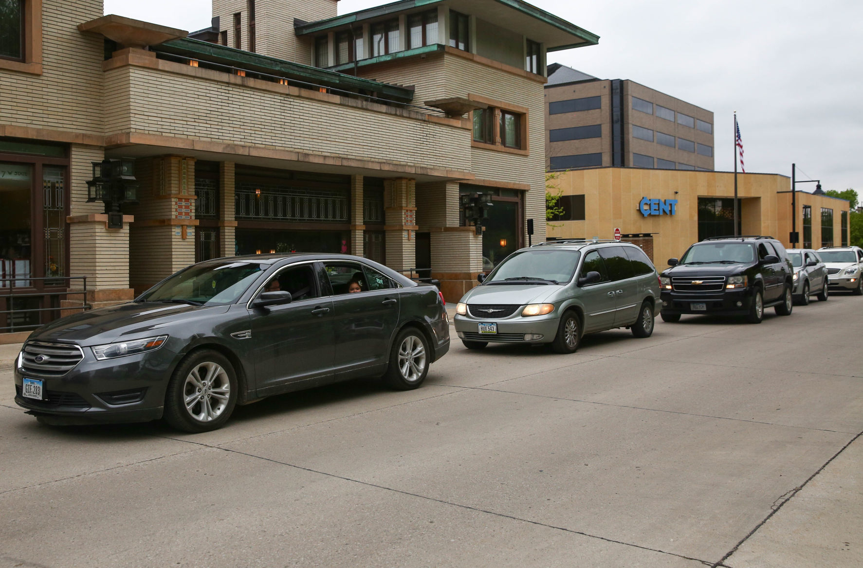 Downtown Mason City Reverse Parade (4).jpg